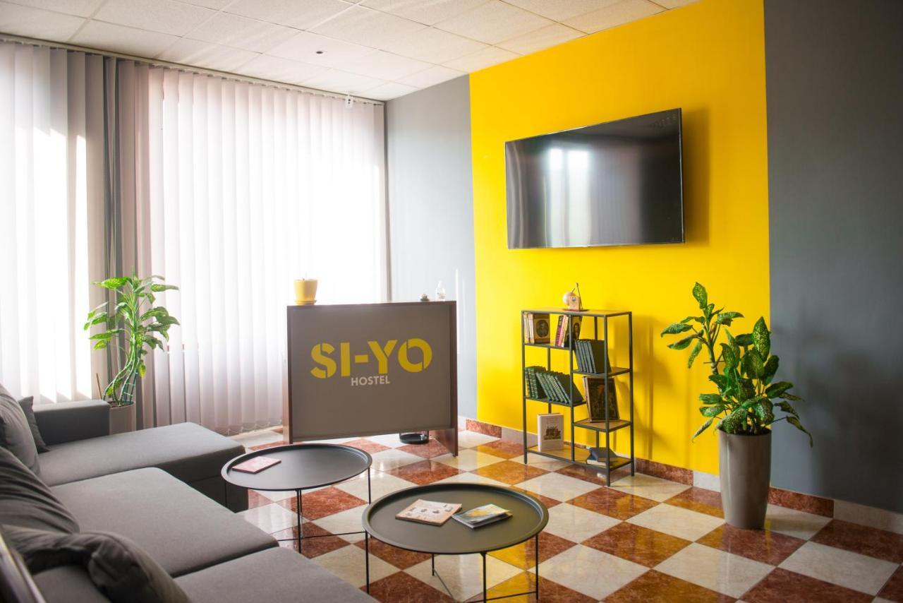 Si-Yo Hostel Ужгород Экстерьер фото