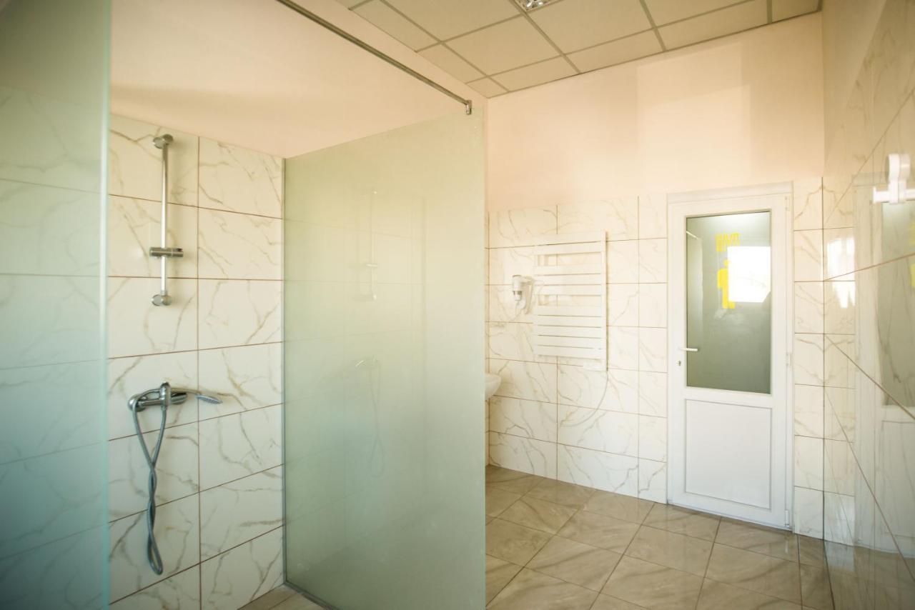 Si-Yo Hostel Ужгород Экстерьер фото